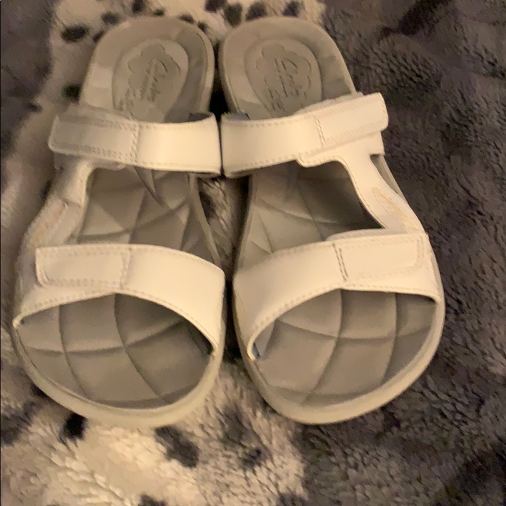 Clark’s women white casual sandals